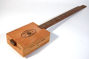 Allerlei instrumenten #3 Cigar Box Guitar Veldhoven